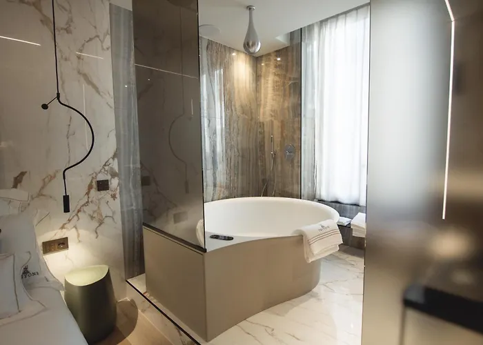 Acomodação com café da manhã  Tritone Luxury Fontana Di Trevi Roma